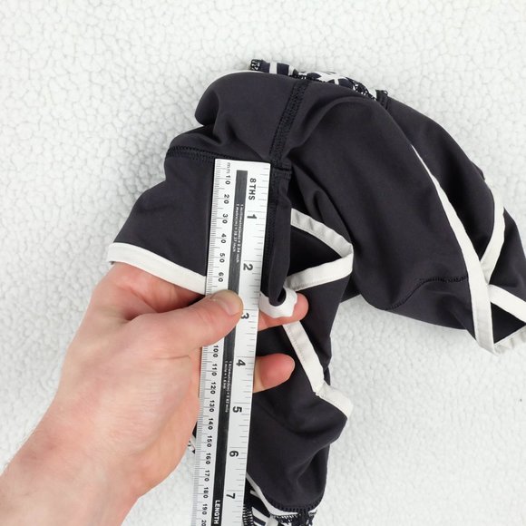 Lululemon Short Shorts Womens 4 Black White Geometric Athleisure Athletic - Picture 8 of 9